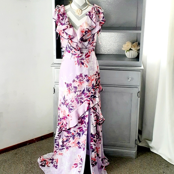 Lulus Dresses & Skirts - Lulu's Sami Lavendar Floral Maxi Dress